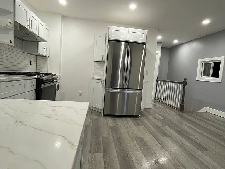 410 Port Richmond Ave — Photo 13