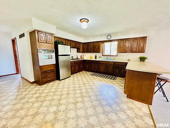 5th image of 1305 Lawndale Ave