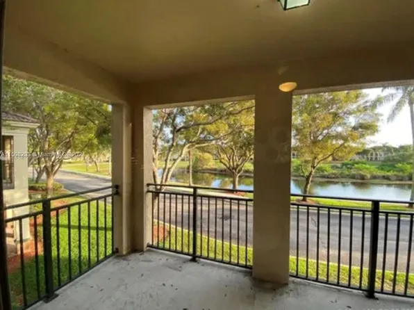 2406 Centergate Dr APT 201, Hollywood, FL 33025