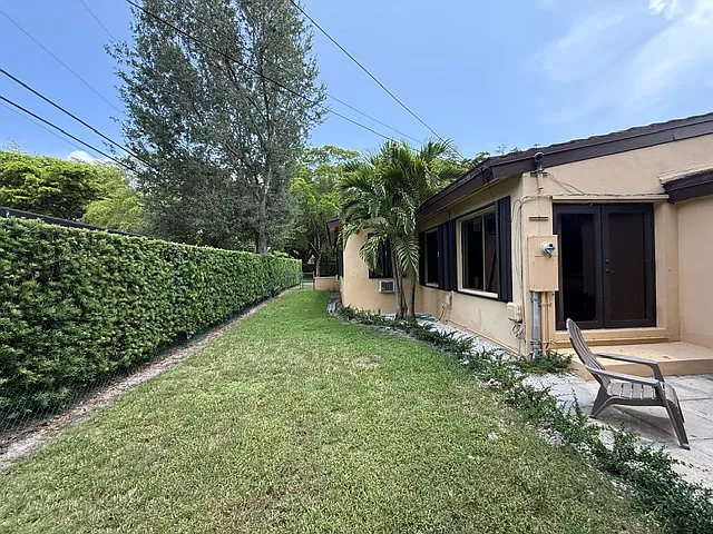 1545 Mantua Ave — Photo 40