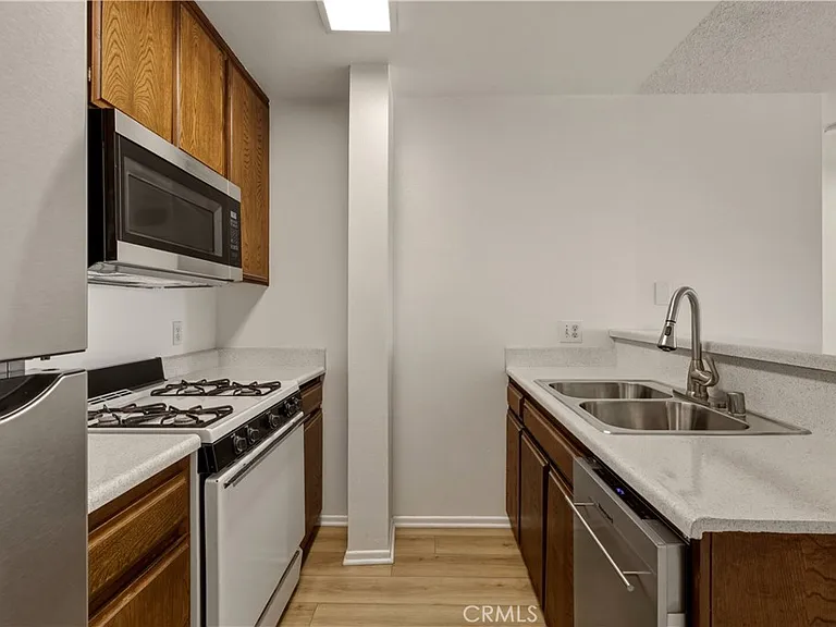 17312 Chatsworth St #L — Photo 6