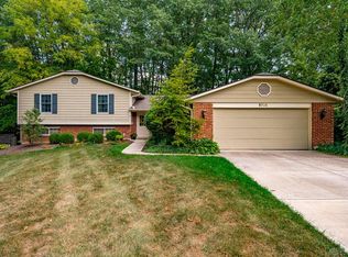 8724 Olde Farm Ln, Dayton, OH 45458