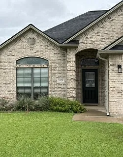 4 bed, 1698 sqft, $2,600 — Photo 2