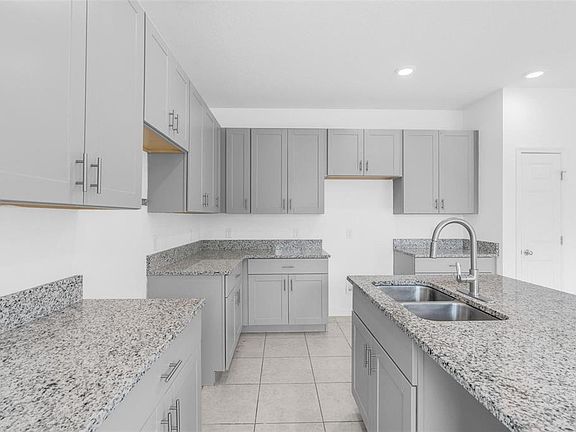 5th image of 663 FAIRVIEW AVENUE