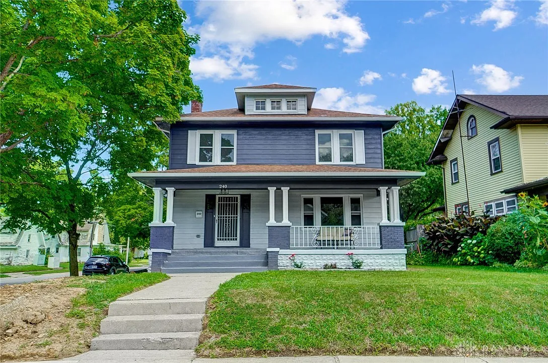 240 Rosewood Ave photo 1