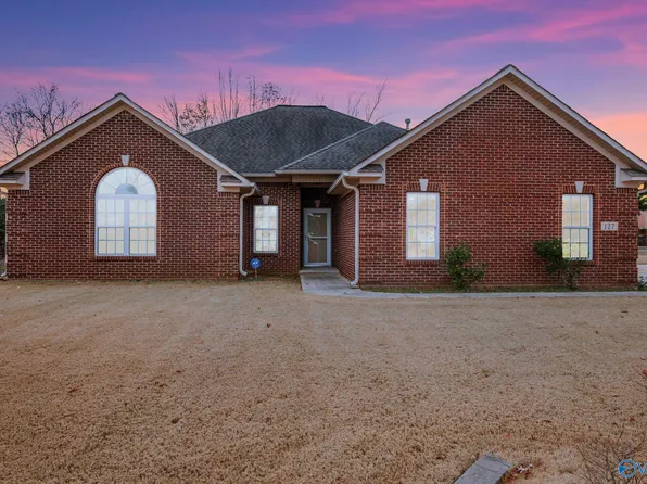 127 Danika Dr NW, Huntsville, AL 35806