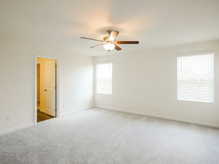 195 Snowdrop Ave — Photo 10