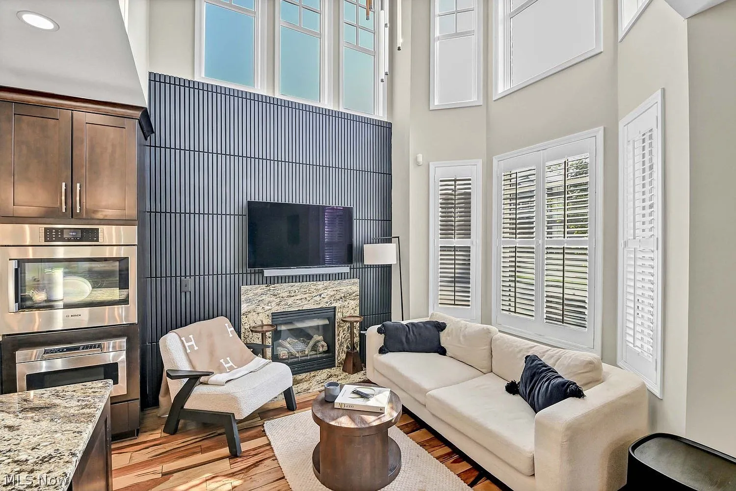 3 bed, 4.0 bath, 3448 sqft, $5,500 — Photo 3