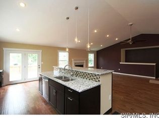 2763 Cascade Lake Dr, Shiloh, IL 62221