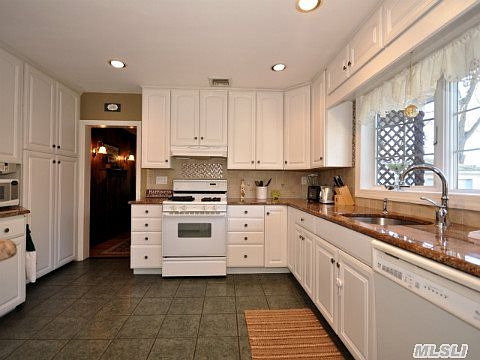 3rd image of 72 Jefferson St