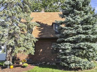 1569 Blossom Park Ave, Lakewood, OH 44107