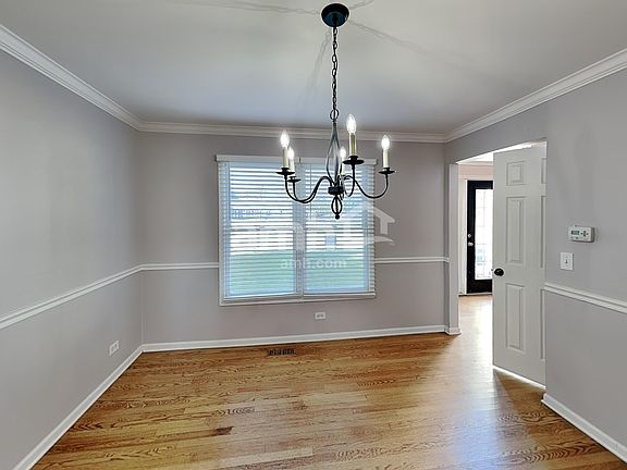 5th image of 411 Dover Ct N