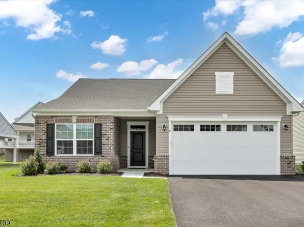 8 Middle Ln W, Mansfield Twp., NJ 07865