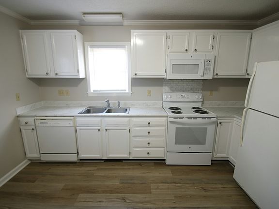 Renovations currently being done Pictures are representative