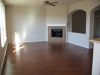 3rd image of 4921 Summer Oaks Ln