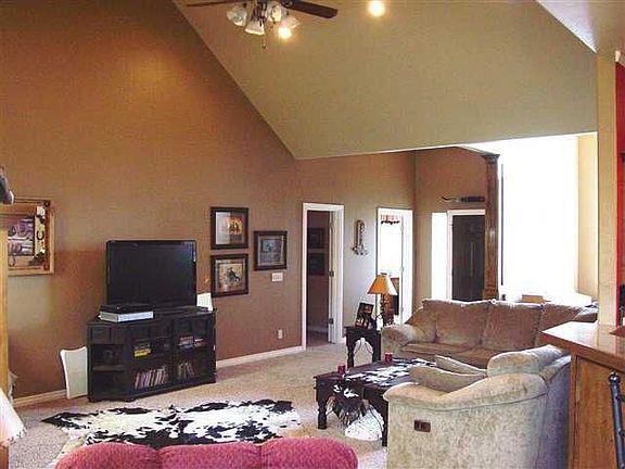 5th image of 308 N Wedgewood Dr