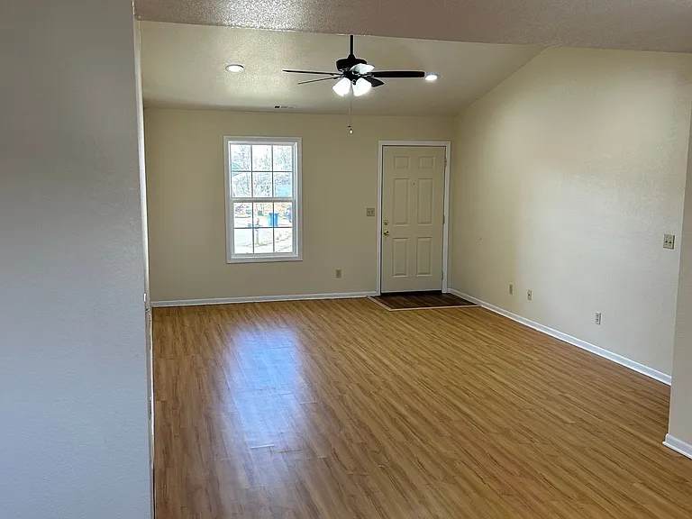 6888 Boston Dr — Photo 17