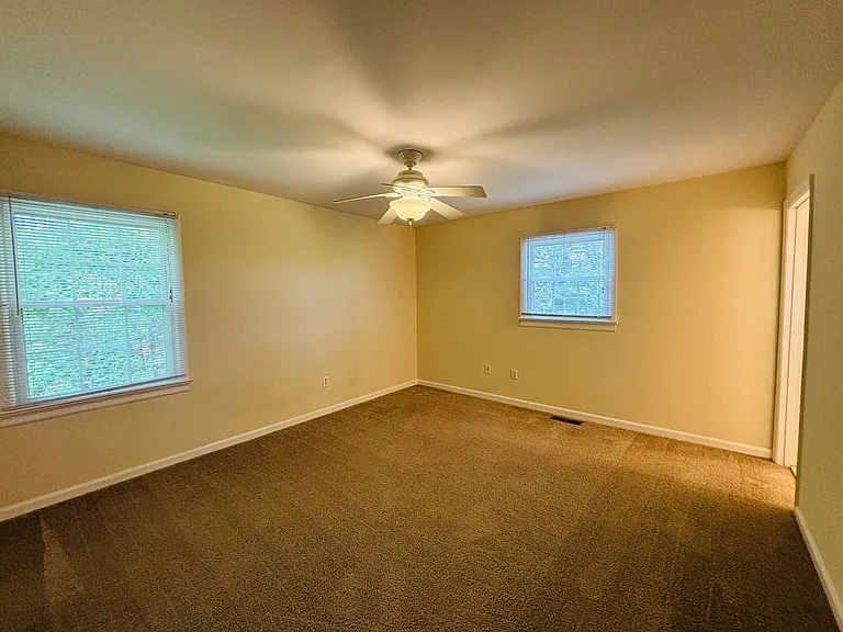 100 Yorkshire Ct — Photo 15