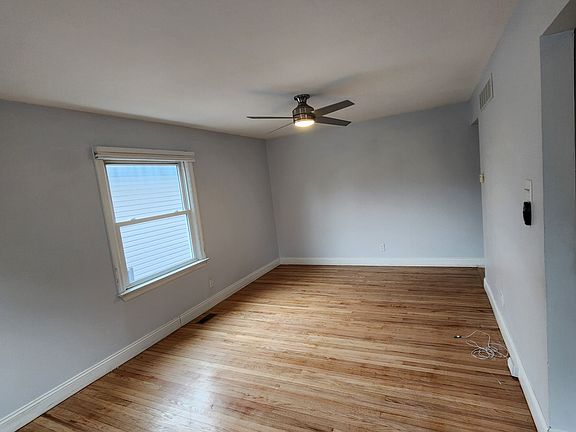 3rd image of 7743 Jerome Ave