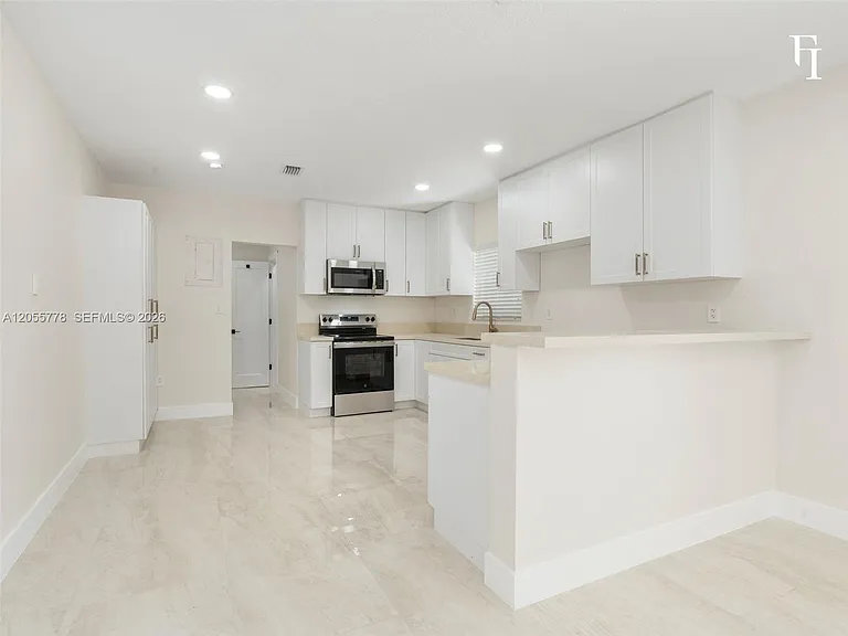 3228 NW 11th Ave — Photo 10