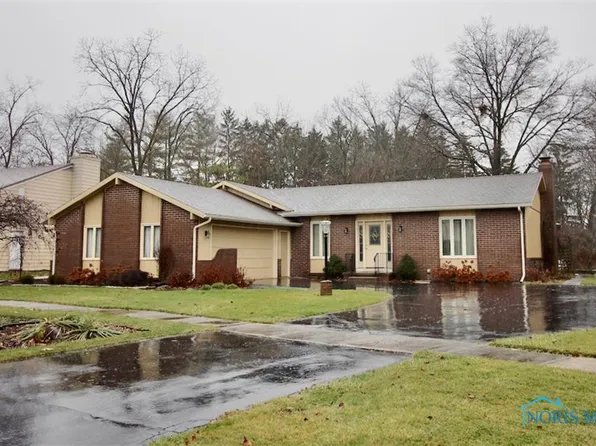 808 Oak Knoll Dr, Perrysburg, OH 43551