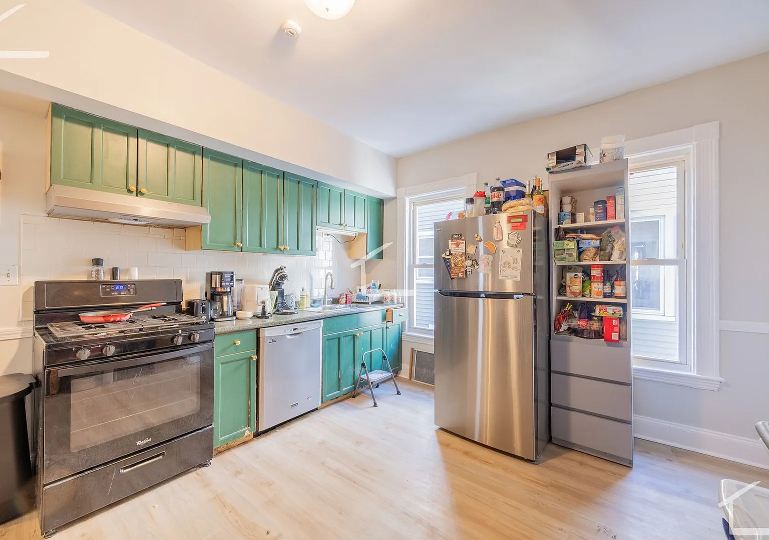 Spacious Apt w. Bonus office! Heat and Hot Water Included! Near T — Photo 1
