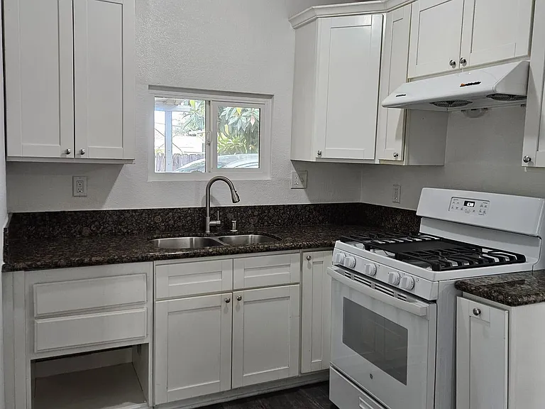 3172 Farnsworth Ave — Photo 5