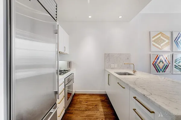 Rented by Anchor Associates | media 9