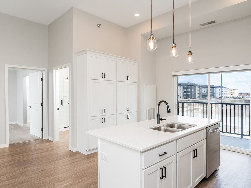 4. District Townhouse_Kitchen Reverse