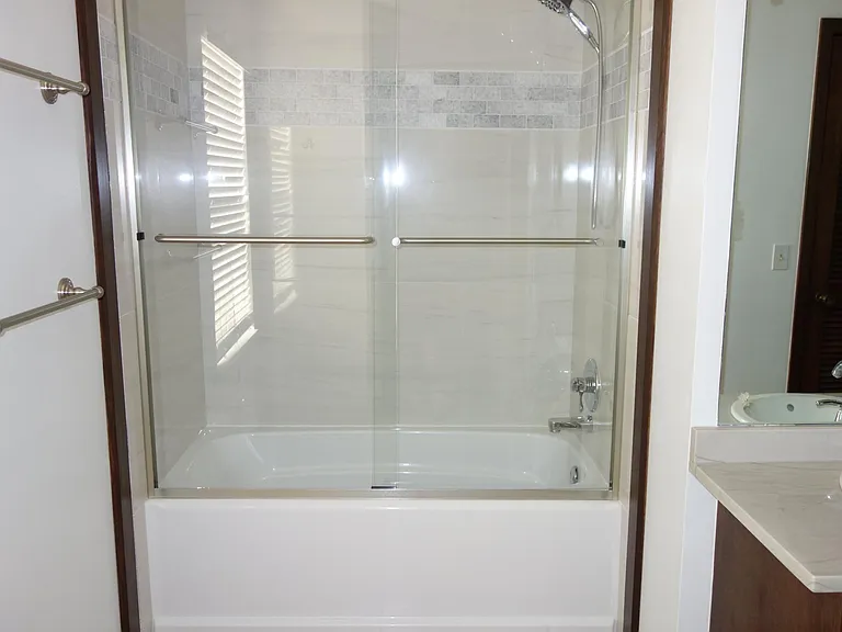 Updated shower/tub!