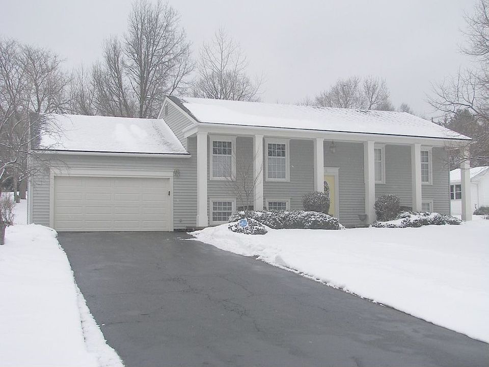 1st image of 6 Round Trail Dr