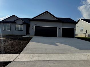 4532 Granite Ridge Rd, Cedar Falls, IA 50613