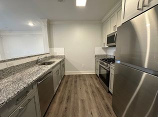 17 Hennery Way #17J, Medfield, MA 02052