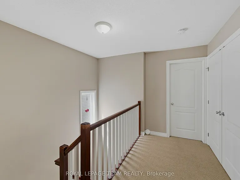 216 Horseshoe Cres — Photo 34