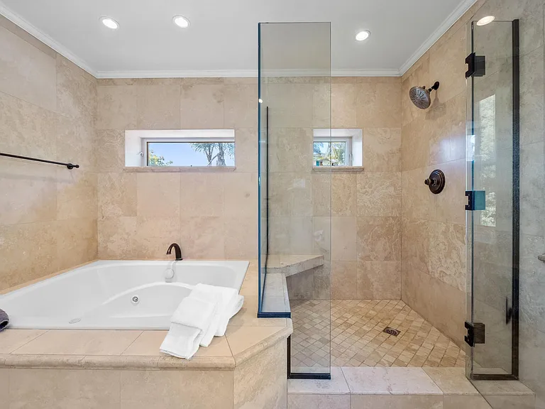 1542 Monmouth Dr — Photo 22