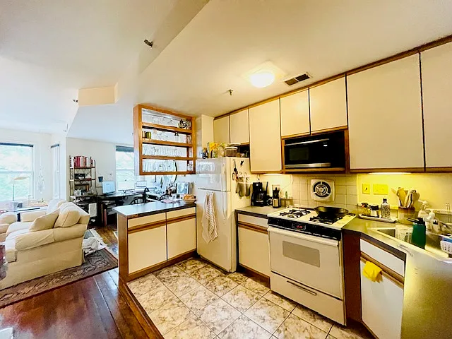 492 Commercial St #2 — Photo 7