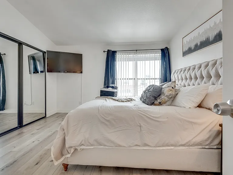 Master King Bed