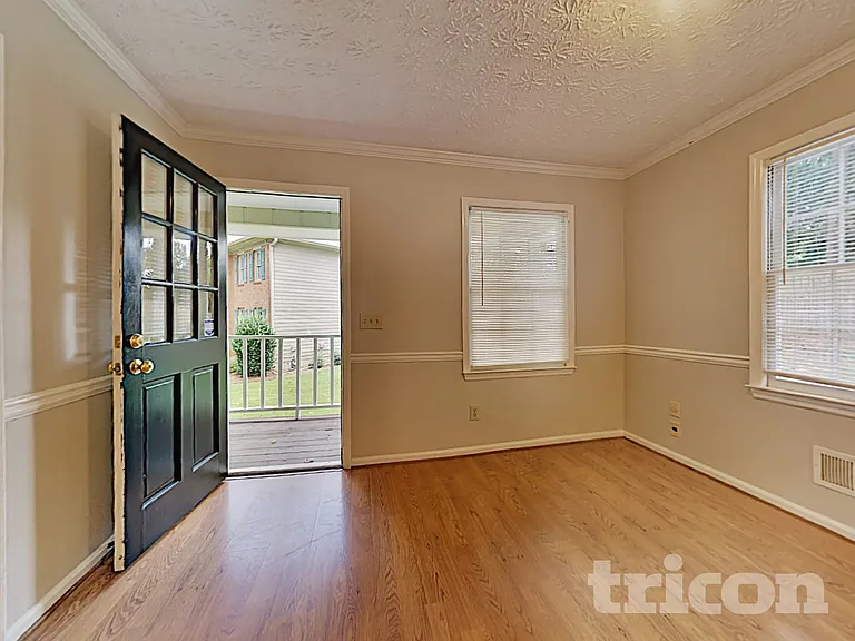 1516 Maple Ridge Dr — Photo 4
