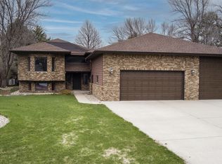 1712 Santa Gertrudis Dr, Bismarck, ND 58503