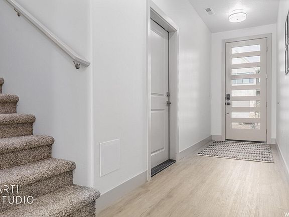 4th image of 960 Heritage Dr Unit 27