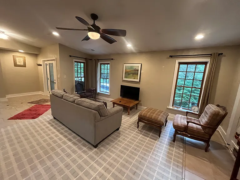 135 Fordham Ln #A — Photo 2