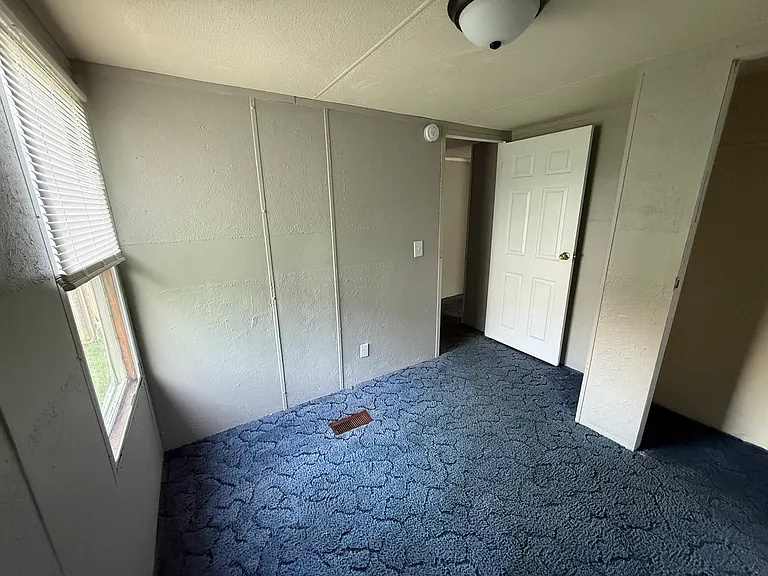 124 Middle Ave — Photo 8