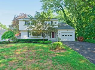 15 Penn Ln, Glenmont, NY 12077
