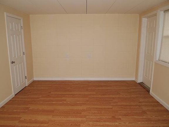 5th image of 50 W Warwick Ave
