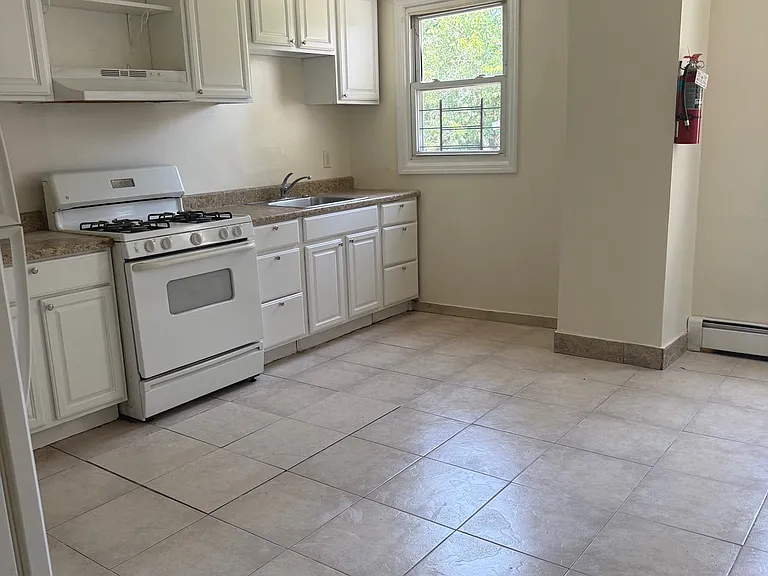 417 Franklin St #2 — Photo 6