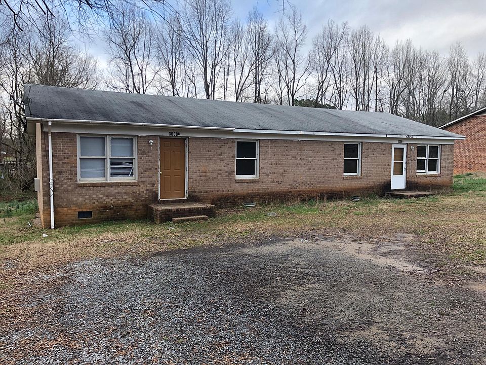 1st image of 3008 Drake Cir #B