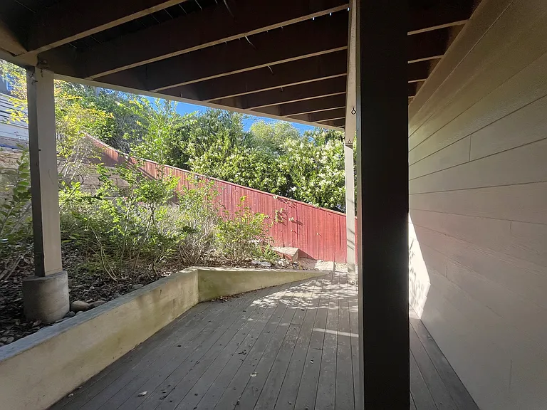 324 Selma St — Photo 43
