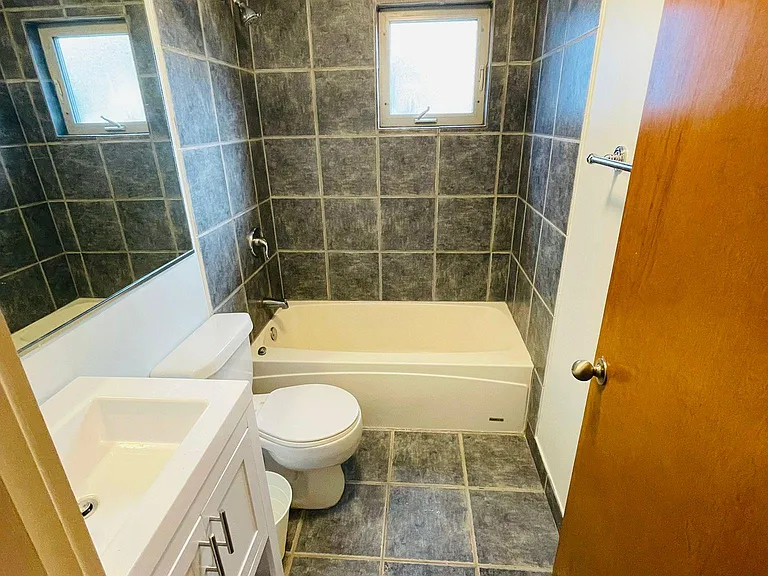 562 Formwalt St SW #2 — Photo 13