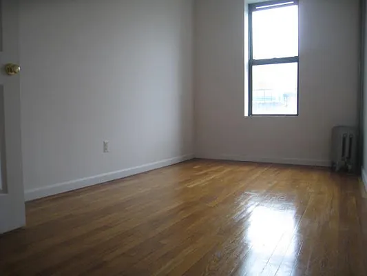 Rented by Alexiou Realty | media 6