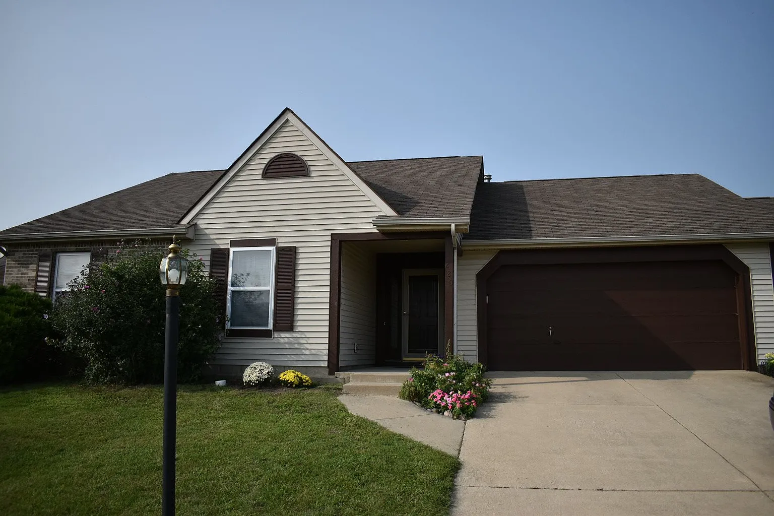 220 Duke Ln photo 1